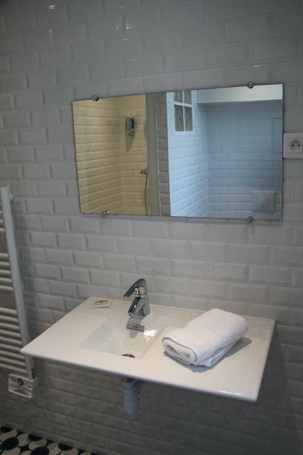Bed and Breakfast Les Toits De Paris Exterior foto