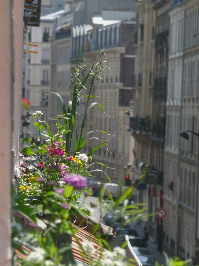 Bed and Breakfast Les Toits De Paris Exterior foto